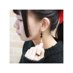 Maison Ghibli Bijoux|Boucles d’oreilles percées Jiji sur son balai - Kiki la petite Sorciè
