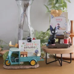 Maison Ghibli Décoration|Diorama Jiji Chevalet et calendrier - Kiki la petite sorcière