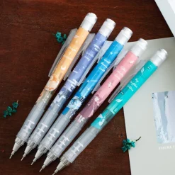 Maison Ghibli Écriture|Porte Mine Rose pastel - Kiki la petite sorcière