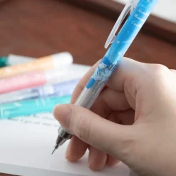 Maison Ghibli Écriture|Porte Mine Rose pastel - Kiki la petite sorcière